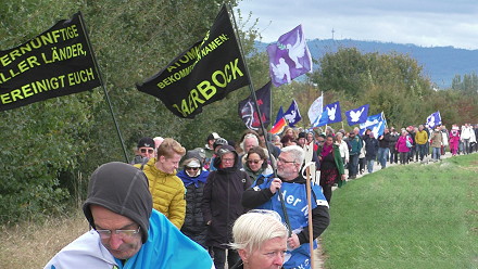 Demonstration zur Clay-Kaserne